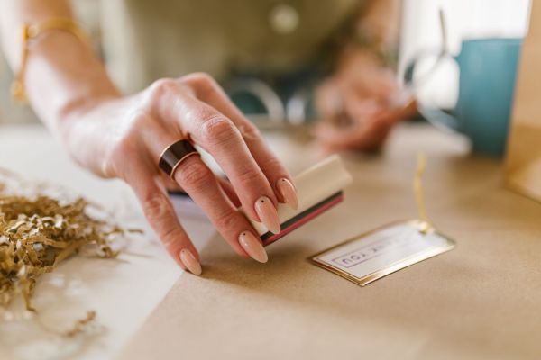 Créer l'étiquette adhésive parfaite pour votre entreprise