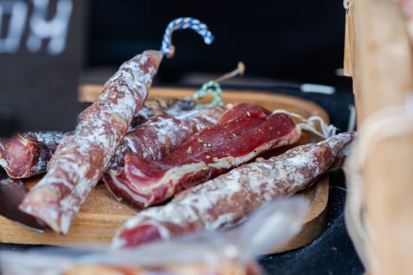 Les délices du saucisson artisanal à découvrir absolument