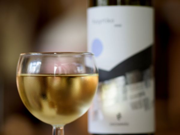 Vin blanc : explorez notre sélection mondiale unique
