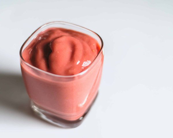 Quelles sont les recettes de smoothies aux fruits rouges sans sucre ajouté?